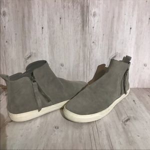 Grey suede high sneakers
